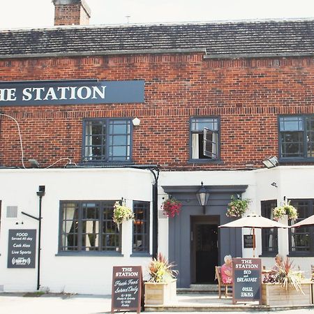 The Station Hotel West Byfleet Exterior photo